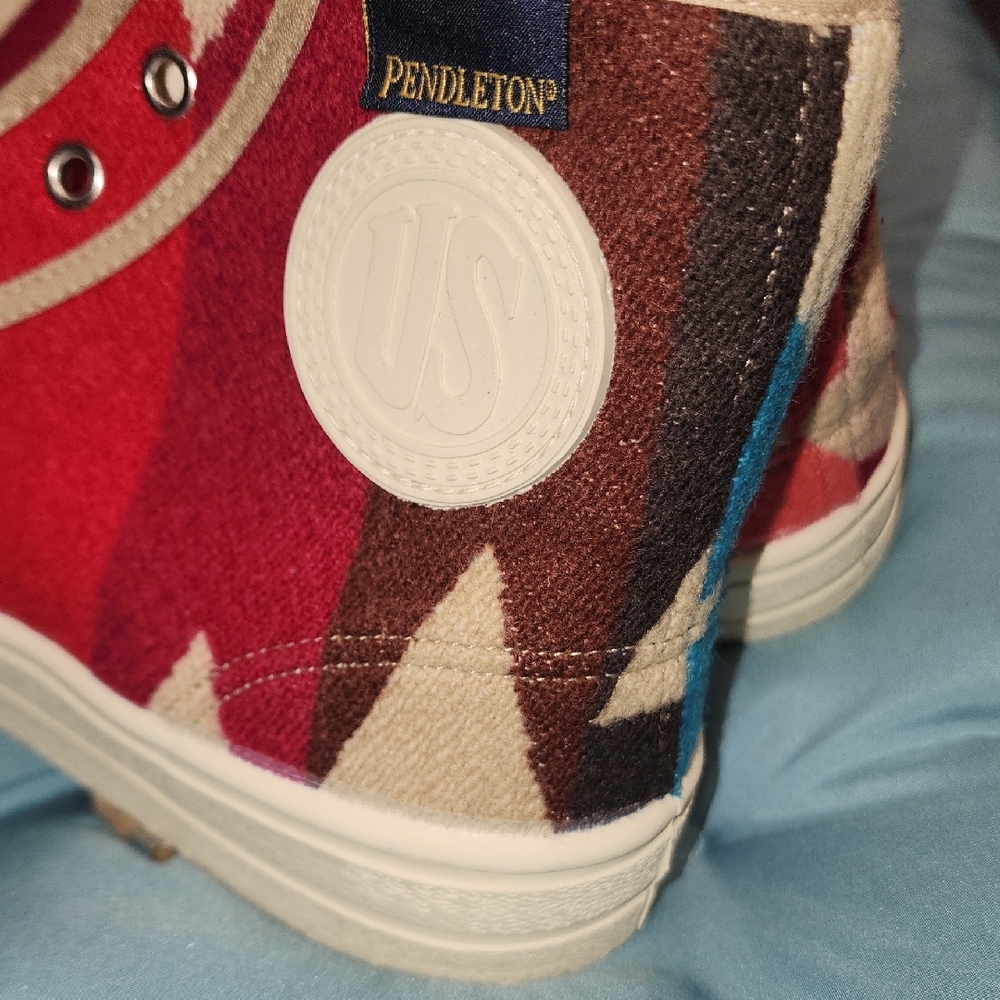 NEW Unworn Pendleton Red and Tan Geometric Patterned Sneakers - Picture 3 of 9